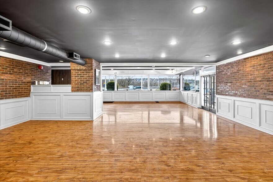 More Photos Of 5 Main St, Derby Restaurant For Sale