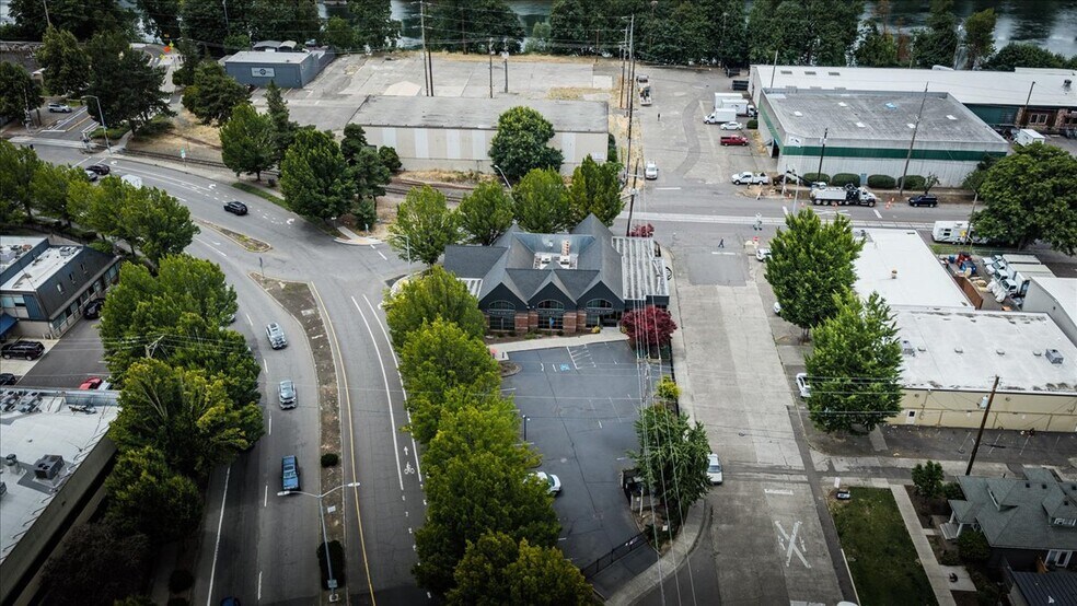 More Photos Of 250 Division St NE, Salem Office For Sale