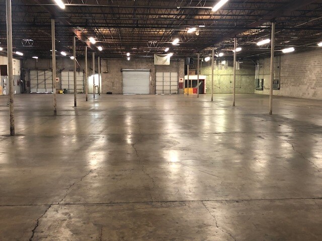 More Photos Of 2727 W 11th St, Houston Distribution For Sale