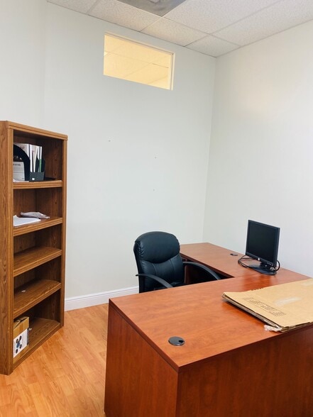 More Photos Of 19300 W Dixie Hwy, Miami Office For Lease