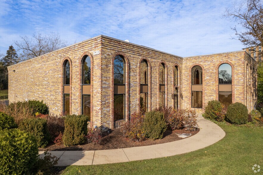 More Photos Of 625 N North Ct, Palatine Unknown For Lease