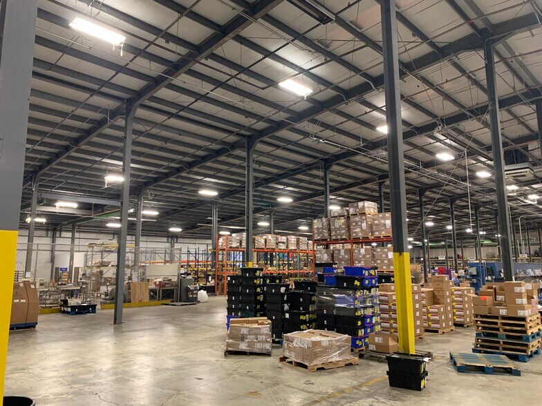 More Photos Of 711 Gibson Blvd, Harrisburg Manufacturing For Lease