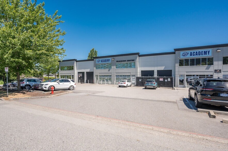 More Photos Of 9770 196 A St, Langley Twp Showroom For Lease