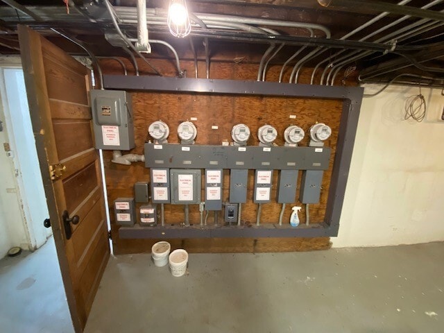 More Photos Of 108-110 W Calendar Ave, La Grange Office For Lease