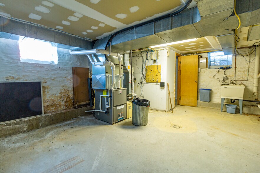 More Photos Of 323 S Main St, Zelienople Office Residential For Lease