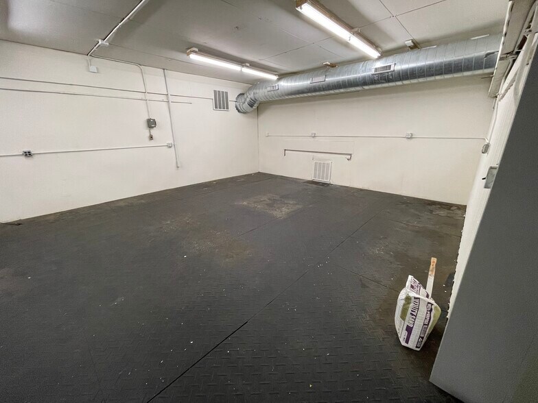 More Photos Of 6190 N Riverview Dr, Kalamazoo Warehouse For Sale