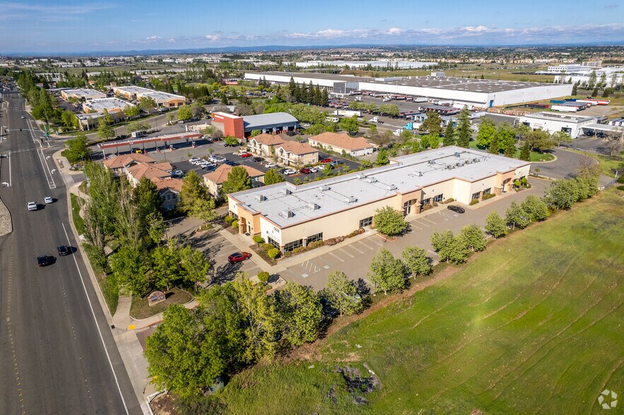 More Photos Of 9001 Foothills Blvd, Roseville Flex For Lease