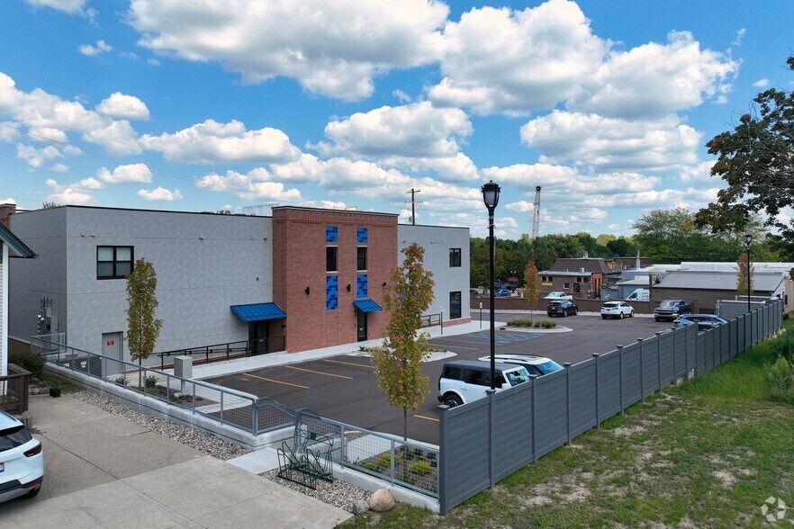 More Photos Of 113 Mill St, Fenton Storefront Retail Residential For Lease