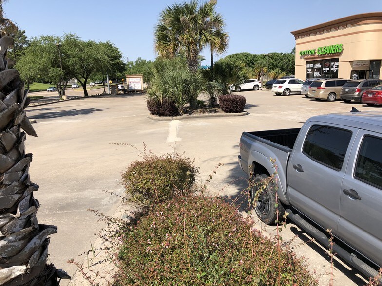 More Photos Of 10100 West Rd, Houston Storefront Retail Office For Sale