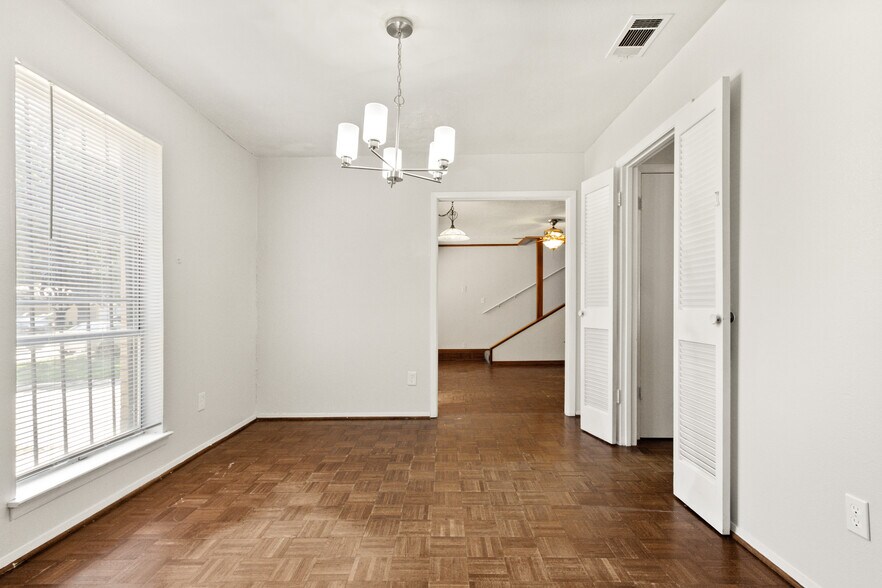 More Photos Of 215 Jasanda Way, Mesquite Specialty For Sale