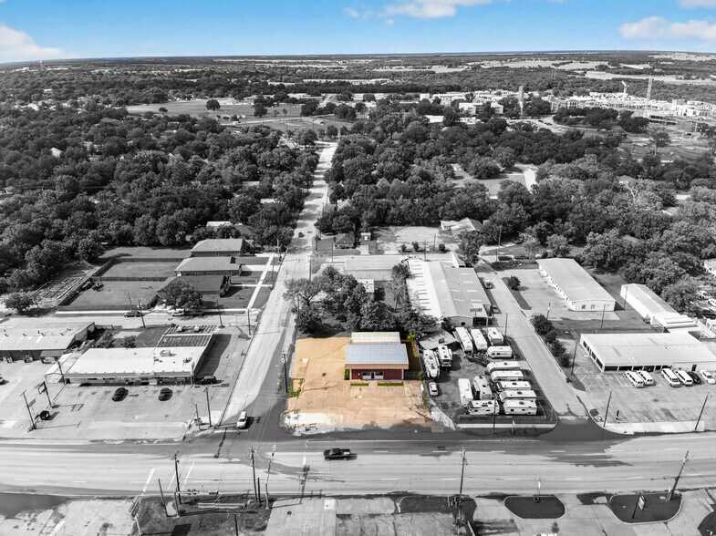 More Photos Of 815 E Moore Ave, Terrell Storefront Retail Office For Sale