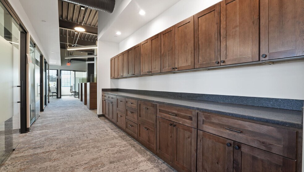 More Photos Of 7007 N High St, Worthington Unknown For Lease