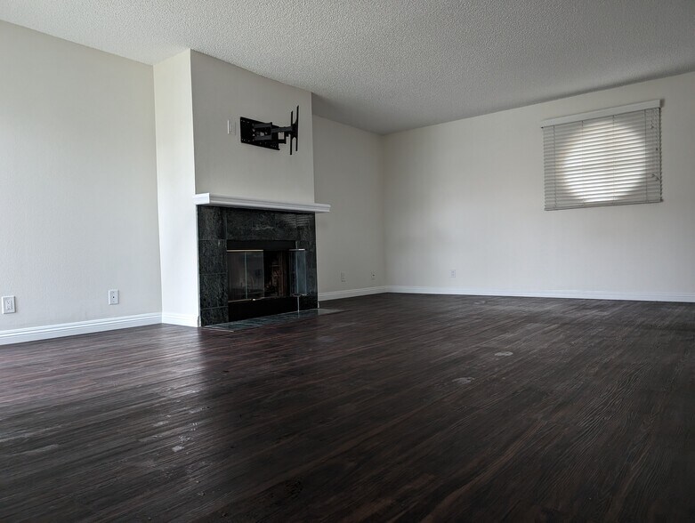 More Photos Of 16015 Halldale Ave, Gardena Multifamily For Sale