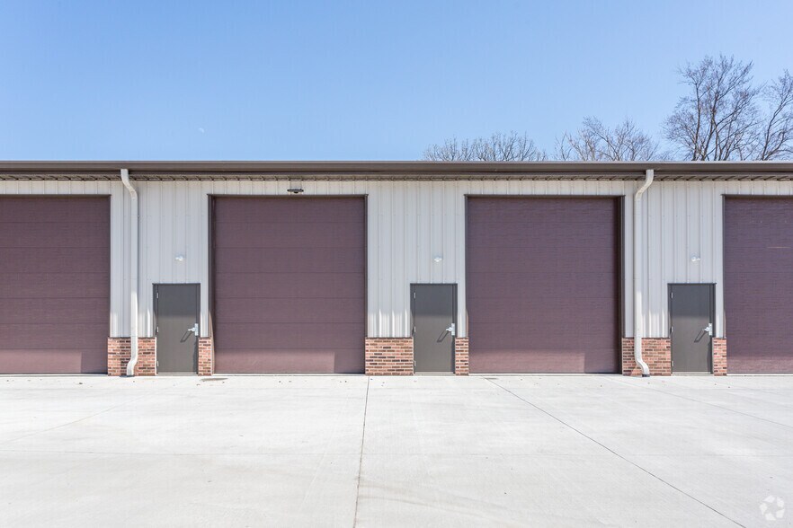 More Photos Of 2843 S Ankeny Blvd, Ankeny Flex For Sale