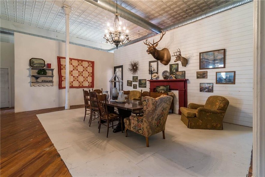 More Photos Of 306 W Main St, Denison Storefront For Sale