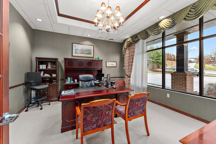 More Photos Of 325 Southpointe Blvd, Canonsburg Bank For Lease