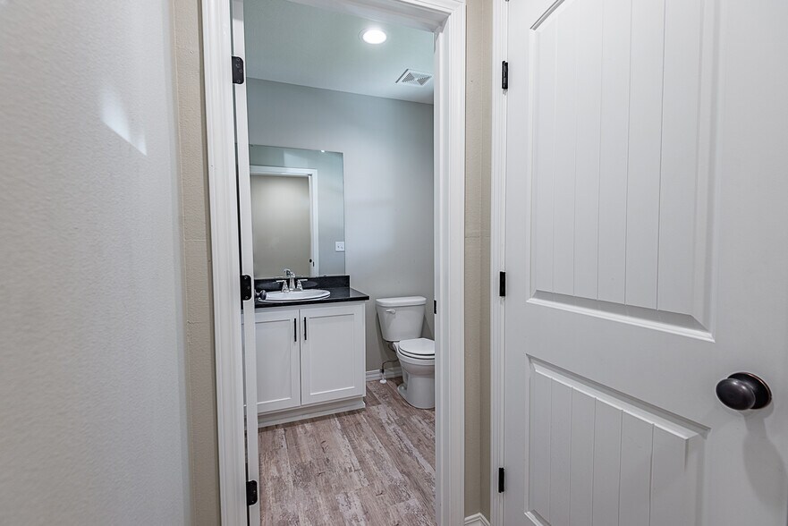 More Photos Of 1225 E Paragon, Springfield Specialty For Sale