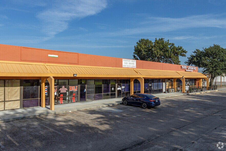 More Photos Of 10900-10910 Kingspoint Rd, Houston Freestanding For Lease