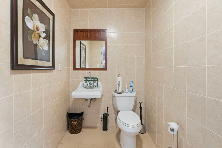 More Photos Of 188 Van Buren St, Staten Island Warehouse For Sale