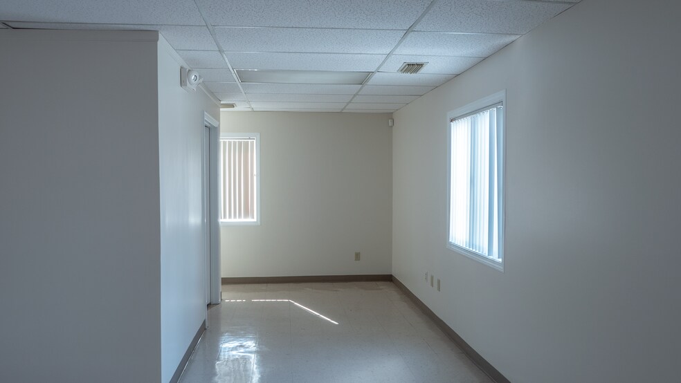 More Photos Of 12 Welby Rd, New Bedford Medical For Lease