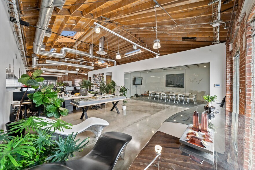 More Photos Of 2014-2058 Broadway, Santa Monica Loft Creative Space For Lease