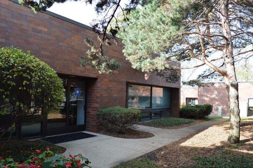 More Photos Of 915 N Plum Grove Rd, Schaumburg Office For Sale