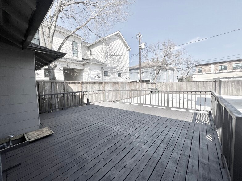 More Photos Of 741 E 9th St, Houston Office Residential For Lease