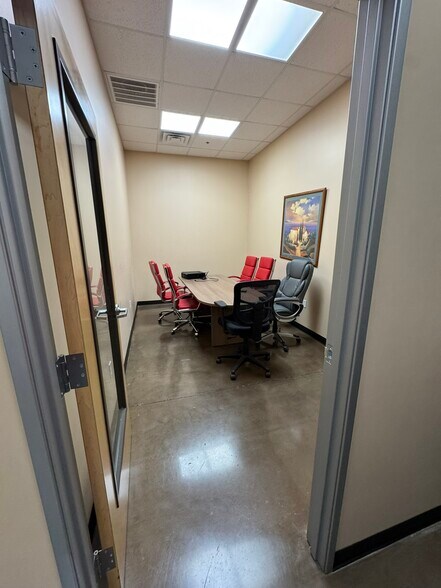 More Photos Of 5680 W Chandler Blvd, Chandler Loft Creative Space For Sale