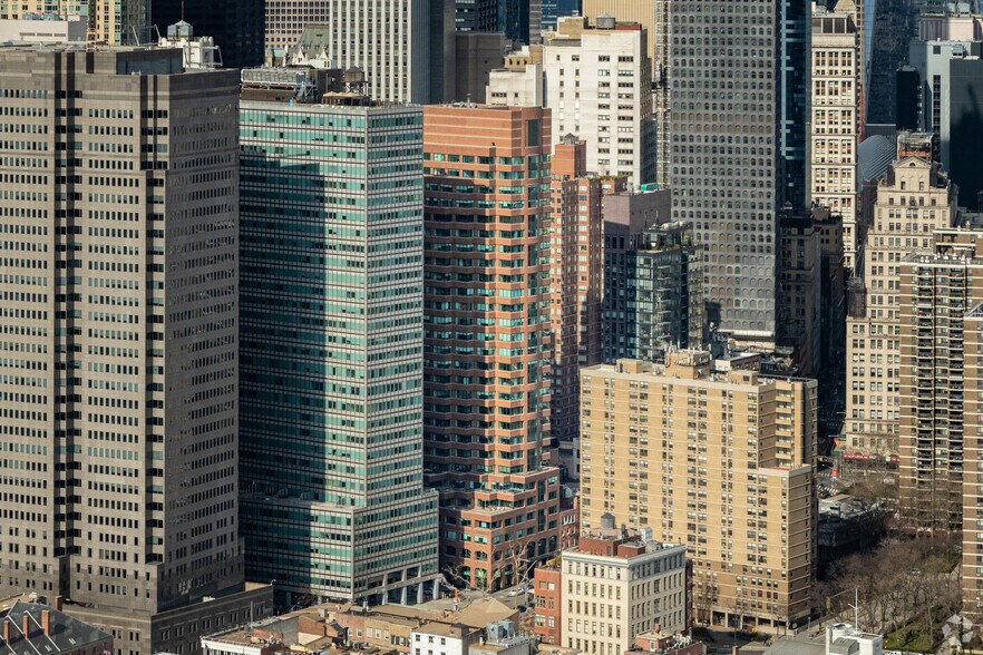 More Photos Of 40 Fulton St, New York Office For Lease