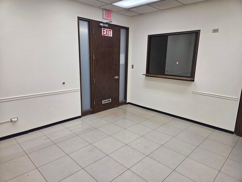 More Photos Of 601 W Central Rd, Mount Prospect Medical For Lease