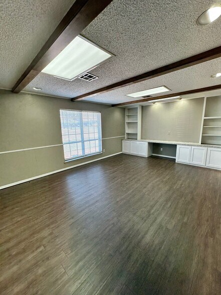 More Photos Of 330 N 4th St, Muskogee Office For Sale