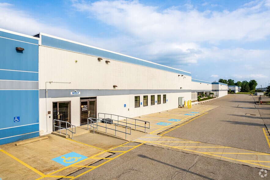 More Photos Of 6750 Miller Rd, Brecksville Flex For Lease