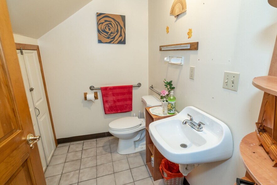 More Photos Of 46 Columbia St, Albany Office For Sale