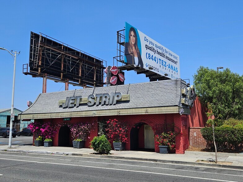 More Photos Of 10600-10624 Hawthorne Blvd, Lennox Bar For Lease
