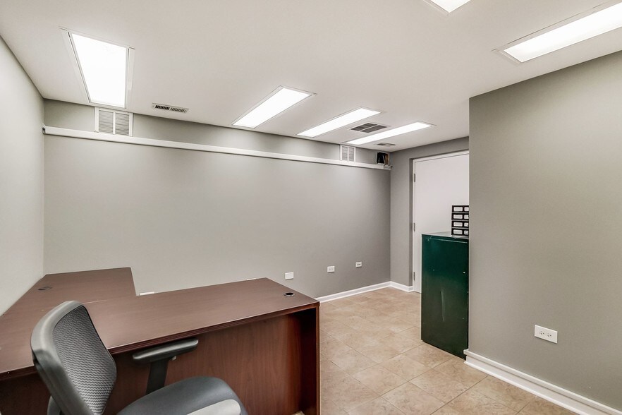 More Photos Of 2636 N Lincoln Ave, Chicago Apartments For Lease