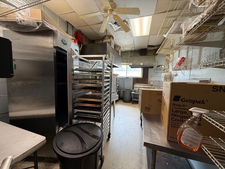 More Photos Of 643 Chandler St, Worcester Restaurant For Lease