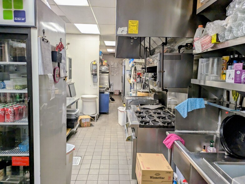 More Photos Of 23331-23391 Mulholland Dr, Woodland Hills General Retail For Lease