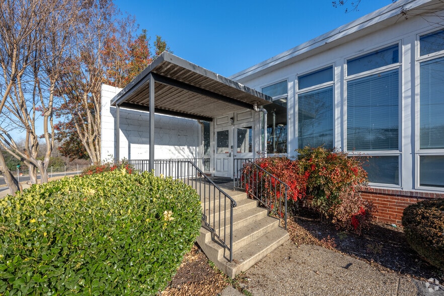 More Photos Of 7000 Old Landover Rd, Landover Warehouse For Lease