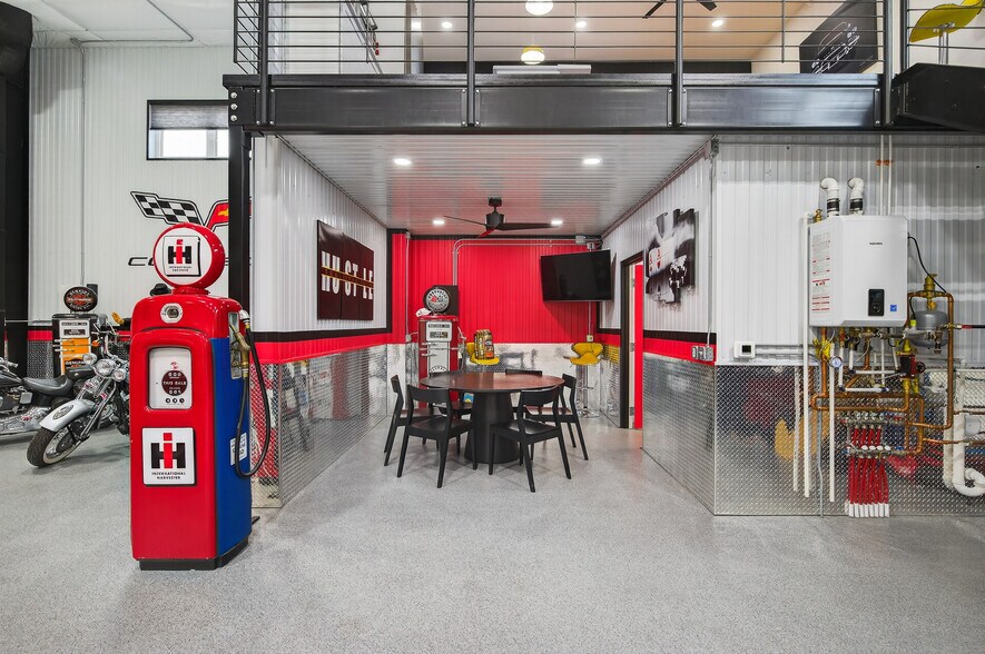 More Photos Of 663 Valerie Ave, Hudson Specialty For Sale