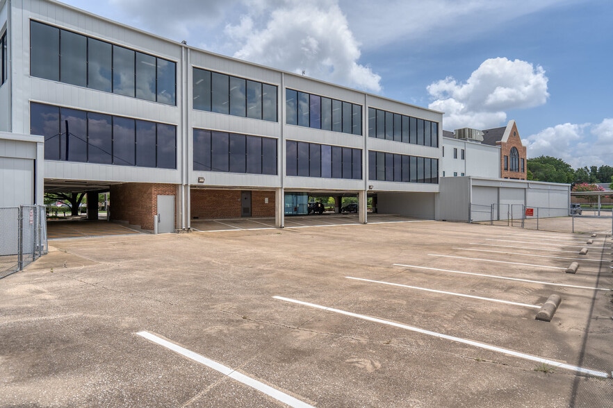 More Photos Of 16051 Addison Rd, Addison Office For Lease