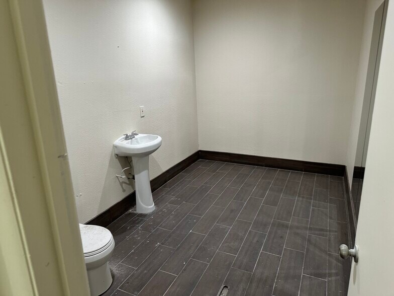More Photos Of 3248 Civic Center Dr, North Las Vegas Storefront For Sale