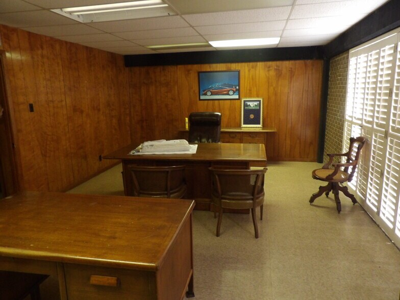 More Photos Of 1812 Wayside Dr, Houston Distribution For Lease
