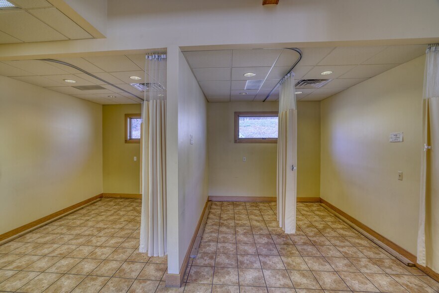 More Photos Of 14 Harris Bushville Rd, Monticello Medical For Sale