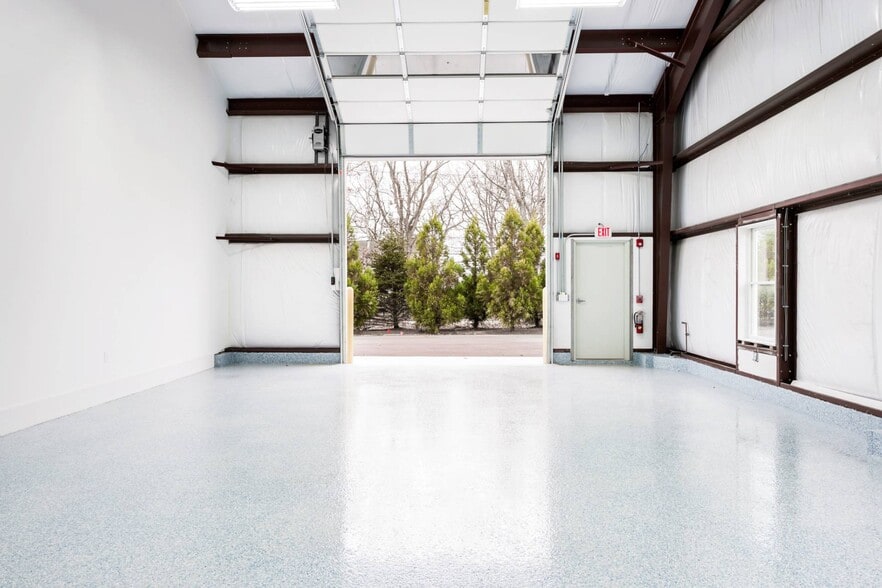 More Photos Of 77 Queens Ln, East Hampton Light Distribution For Lease