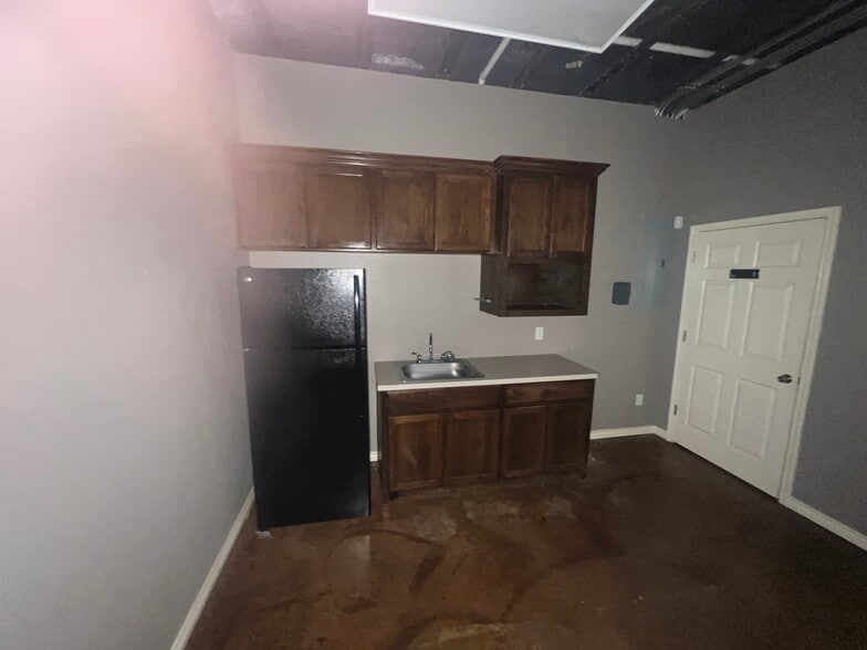 More Photos Of 415 E Avenue D, Killeen Office For Lease