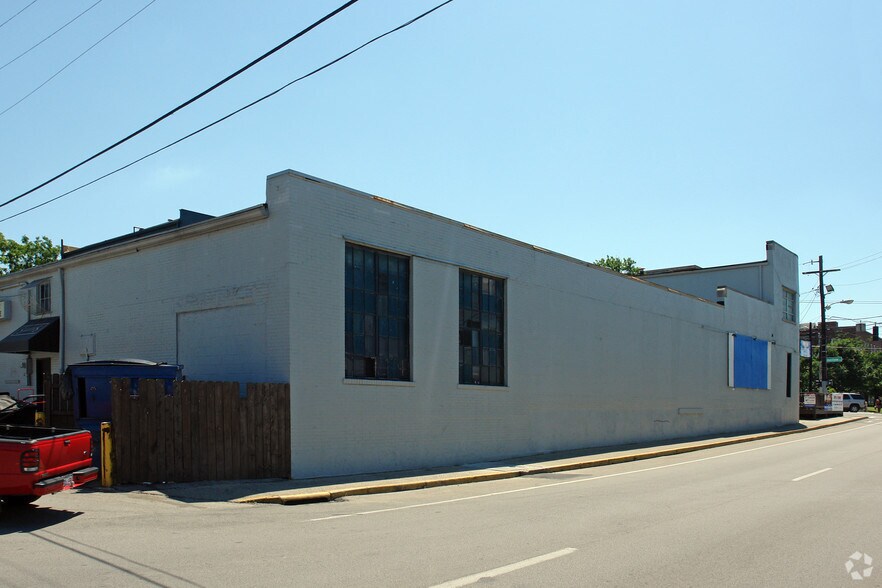 More Photos Of 393-395 S Limestone, Lexington Storefront For Lease
