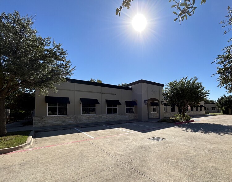 More Photos Of 1241 W Green Oaks Blvd, Arlington Coworking Space