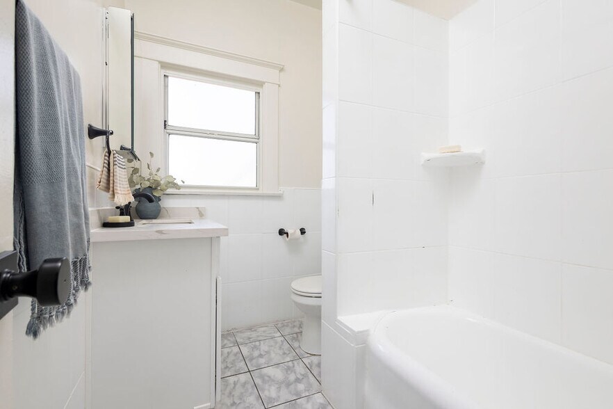 More Photos Of 1053 Hudson ave, Los Angeles Apartments For Sale