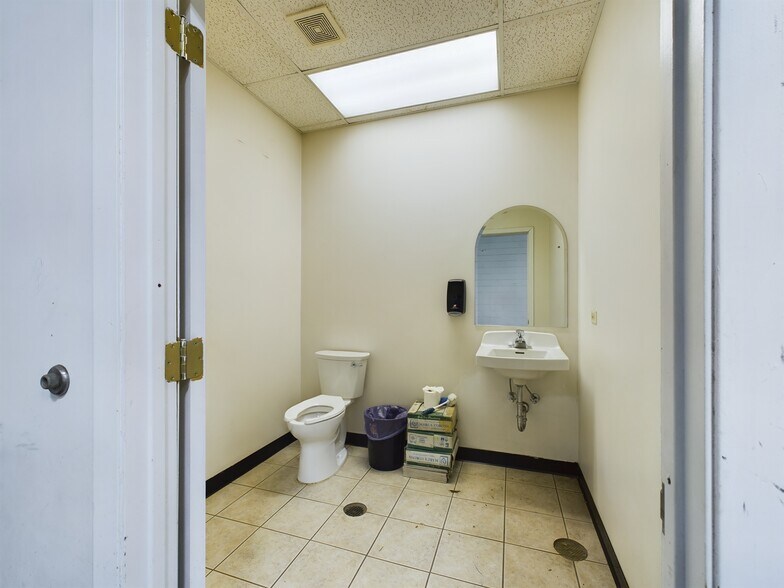 More Photos Of 3750 Industrial Ave, Rolling Meadows Warehouse For Sale