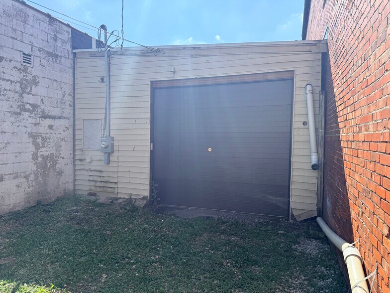 More Photos Of 2420 W Broad St, Columbus Freestanding For Lease